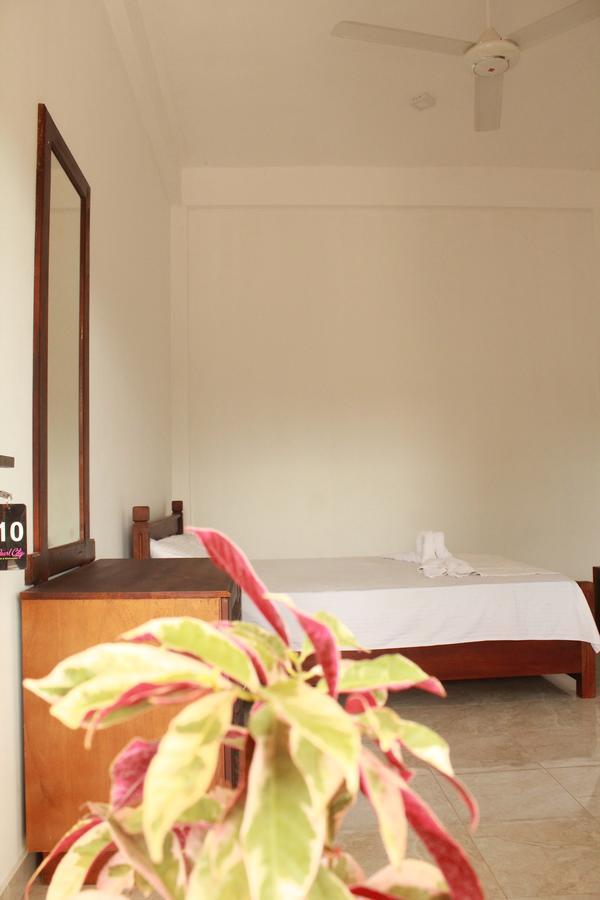 Pearl City Hotel Тиссамахарама Экстерьер фото