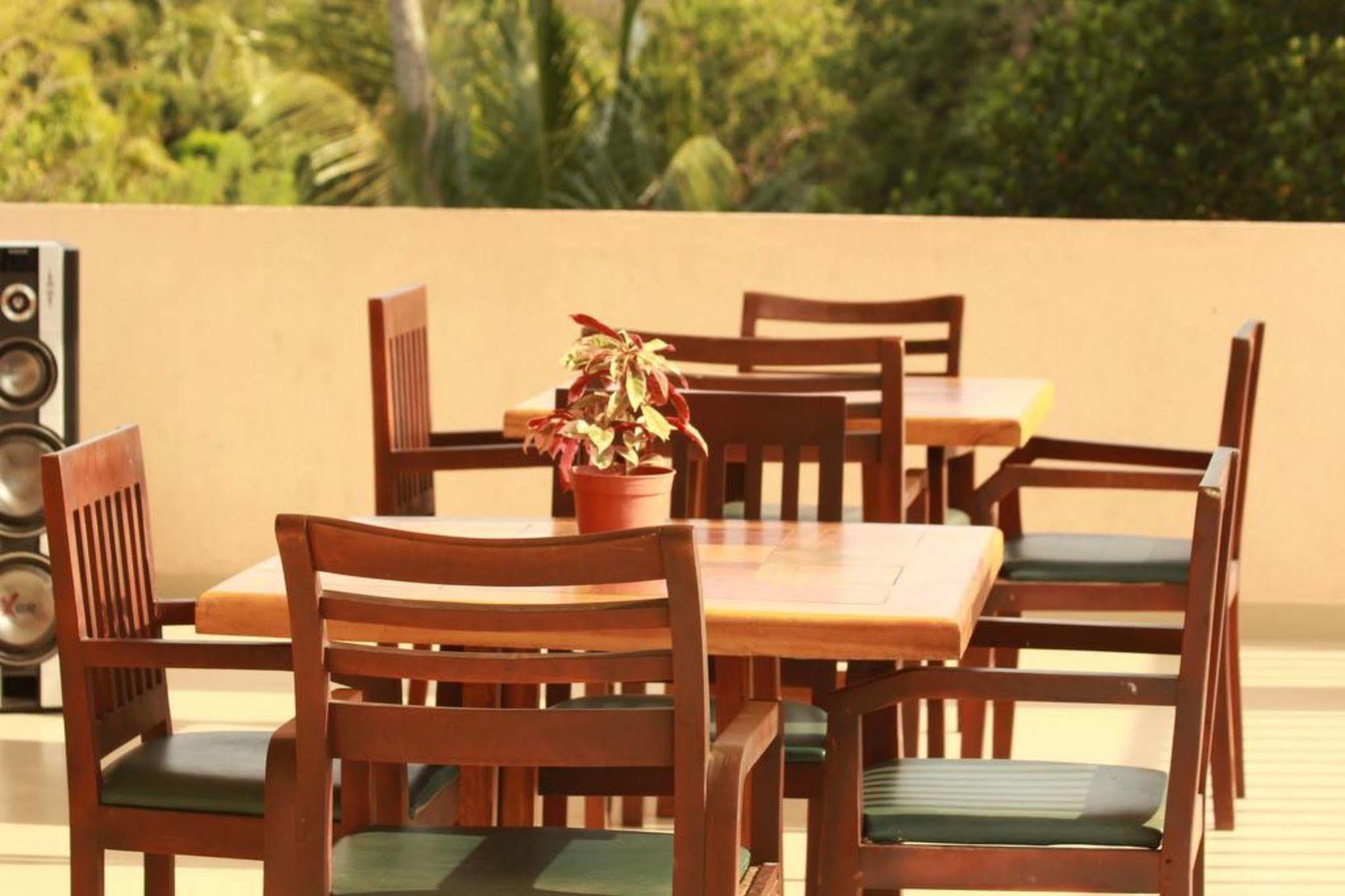 Pearl City Hotel Тиссамахарама Экстерьер фото